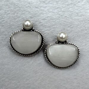 DAISY STUDS