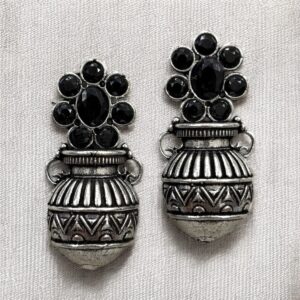 ARYA STUDS - Black